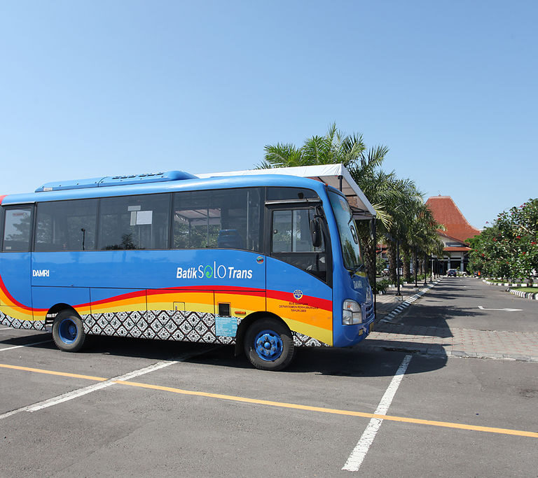 1024px-BatikSoloTrans
