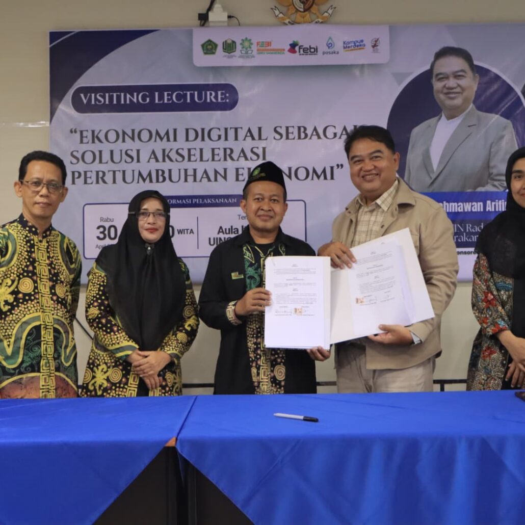 Foto penandatanganan nota kesepahaman kerja sama antara FEBI UIN Raden Mas Said dan FEBI UINSI Samarinda dalam pengembangan ekonomi digital
