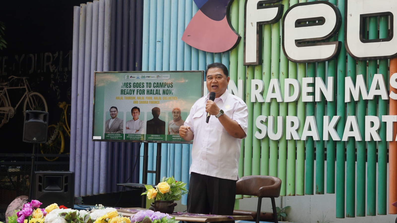 Prof. Dr. M. Rahmawan Arifin menyampaikan keynote speech dalam acara MES Goes to Campus di FEBI UIN Raden Mas Said Surakarta.