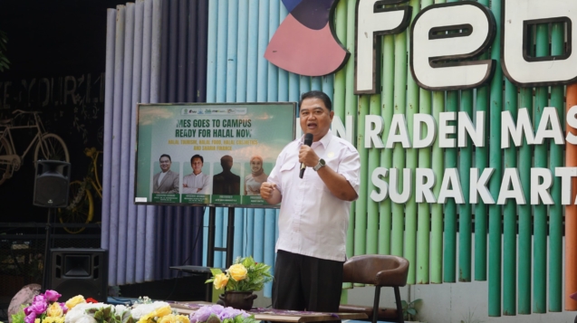 Prof. Dr. M. Rahmawan Arifin menyampaikan keynote speech dalam acara MES Goes to Campus di FEBI UIN Raden Mas Said Surakarta.