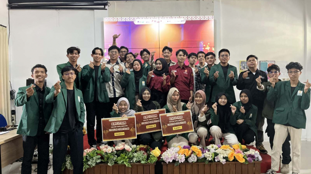 Tiga mahasiswi UIN Sunan Kalijaga menerima penghargaan juara kompetisi Stocklab KSPM FEBI