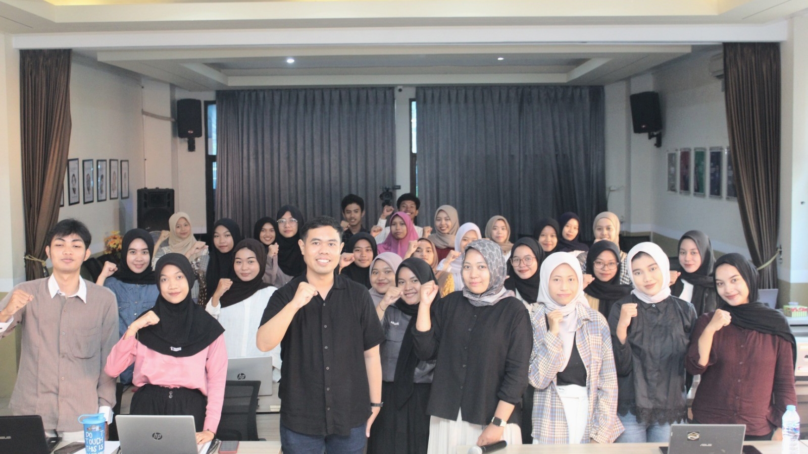 EViews Jadi Andalan, Mahasiswa FEBI Dibekali Teknik Analisis Data Kuantitatif