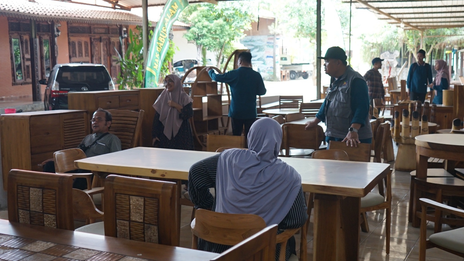 Kunjungan di Sentra Patung Mulyoharjo Binaan UNISNU