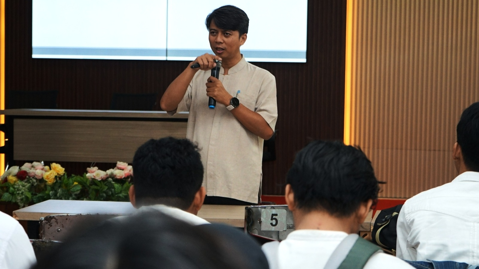 FEBI Gelar Pelatihan Guna Menghadapi Persaingan Bisnis Era Digital Melalui Softskill Enhancement Training Bertema Platform Retail Online dan Modern