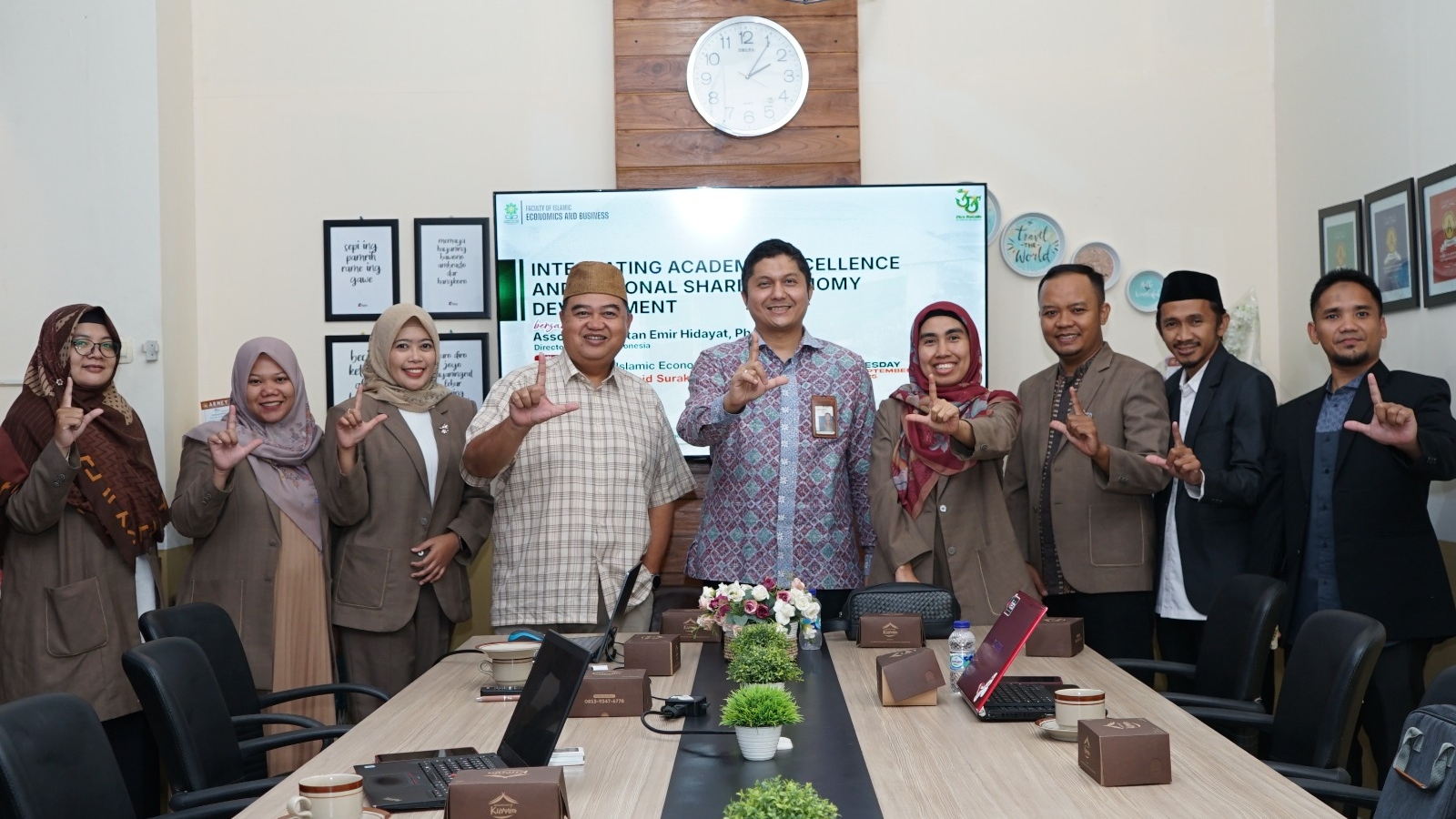 benchmark Sutan Emir