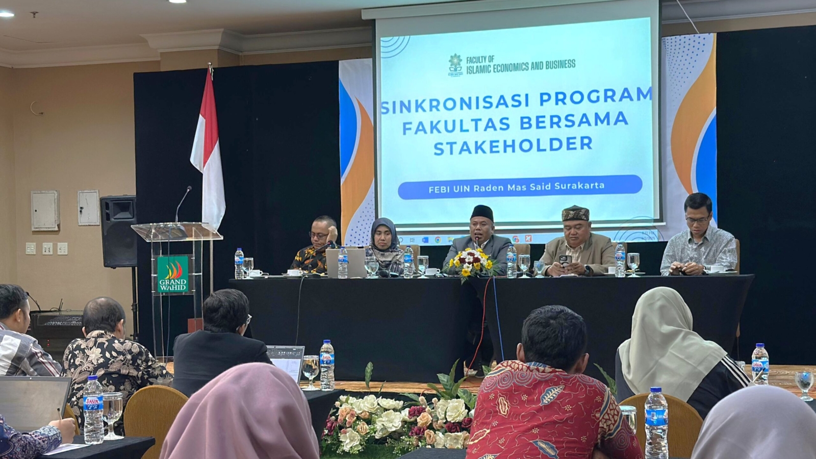 Rektor UIN Surakarta memberikan arahan pada kegiatan sinkronisasi kegiatan fakultas bersama Stakeholder FEBI UIN Surakarta