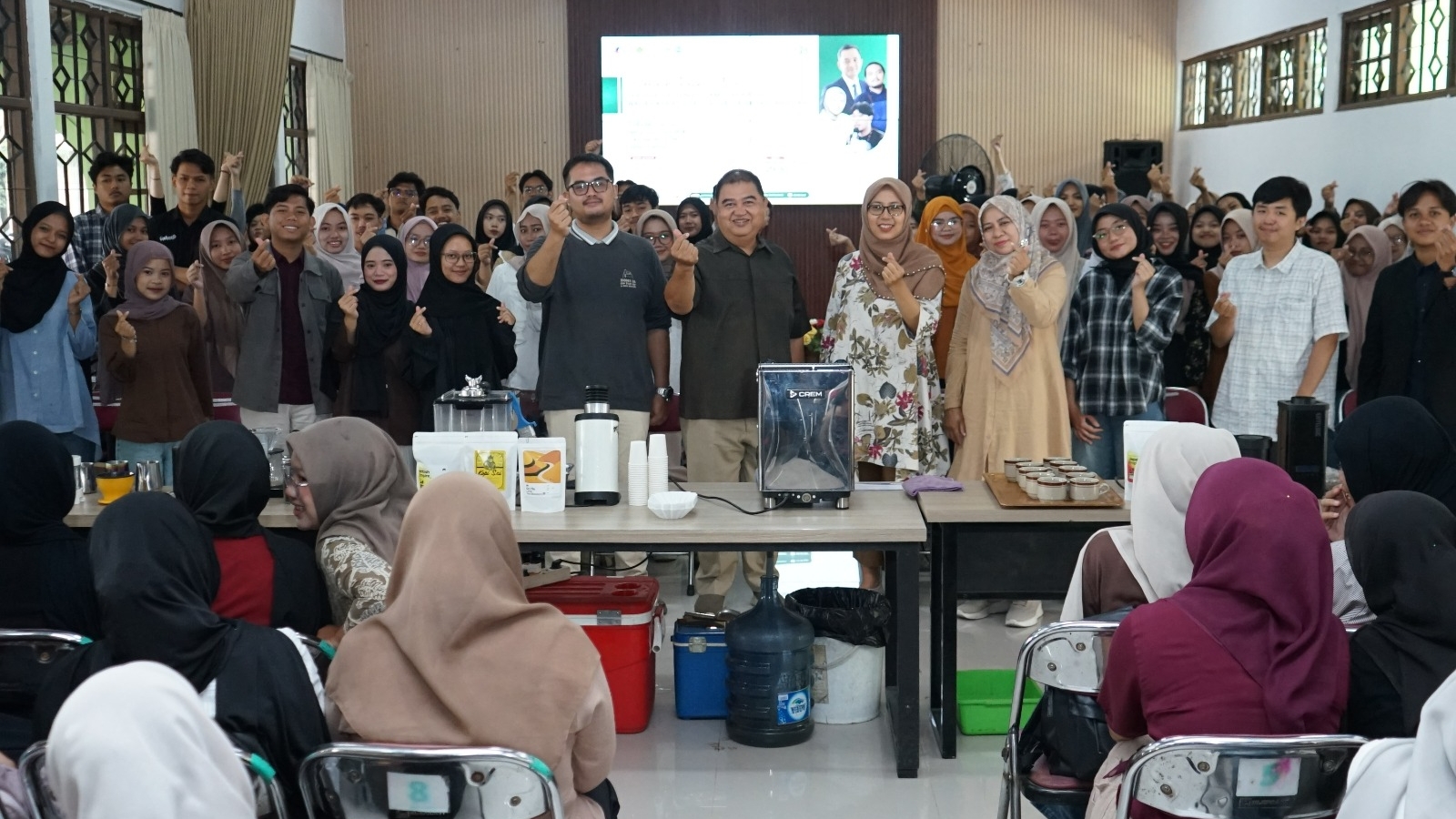 berharap mahasiswa semakin terinspirasi untuk mengembangkan ide bisnis yang kreatif, inovatif, dan strategis.