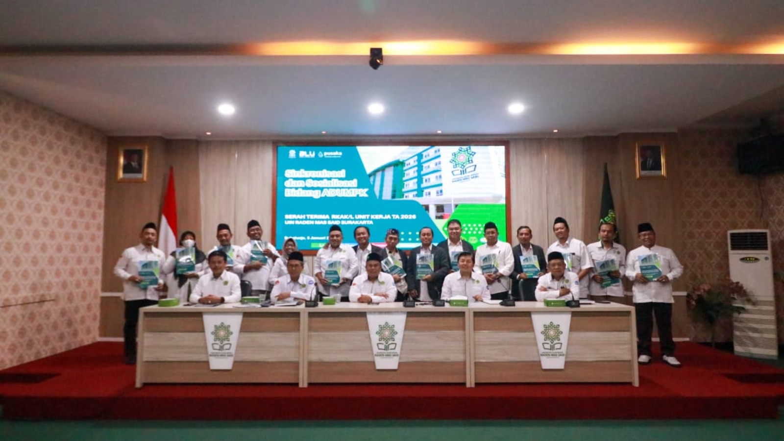 foto serah terima RKAKL FEBI UIN Surakarta