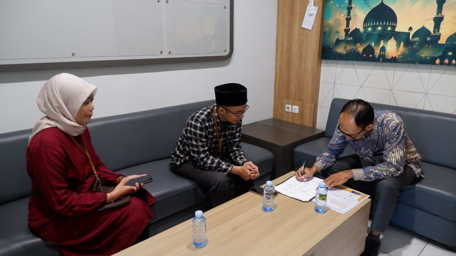 FEBI UIN Surakarta Teken Kerjasama Strategis dengan KSPPS Bina Insan Mandiri Karanganyar