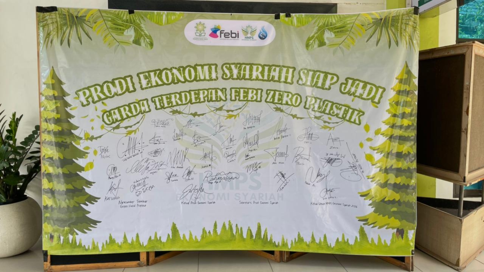 ZERO PLASTIK OLEH HMPS EKONOMI SYARIAH FEBI UIN SURAKARTA