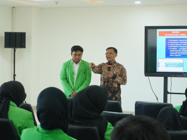 CDP FEBI UIN Raden Mas Said Surakarta Siapkan Calon Wisudawan Hadapi Dunia Kerja Digital
