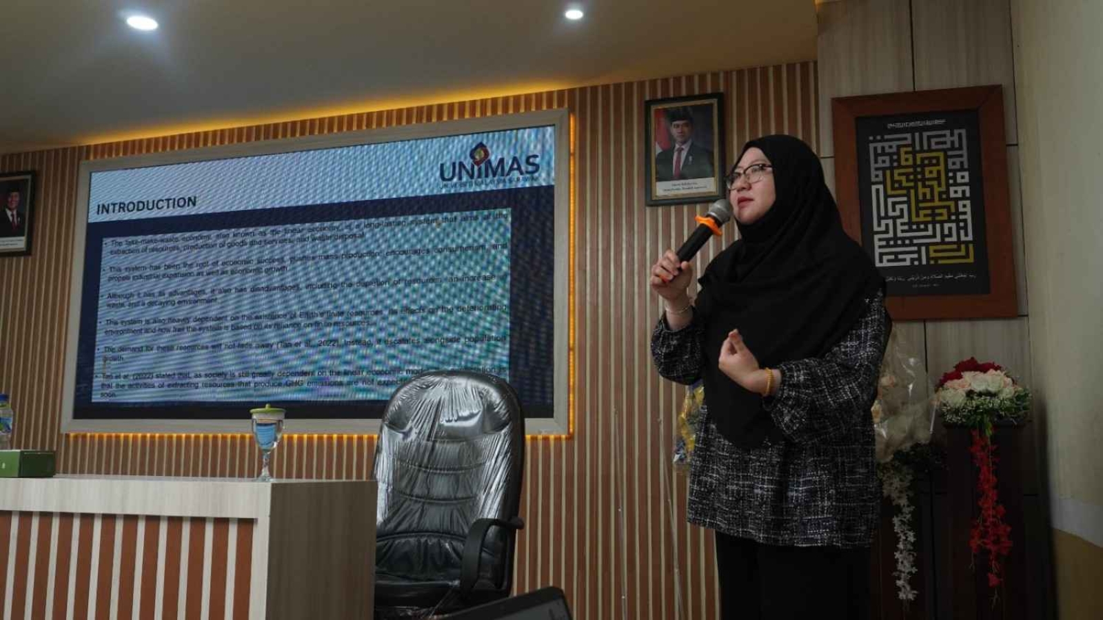 Gelar Diskusi Dosen, FEBI UIN Surakarta Hadirkan Dr. Nur Zaimah Kupas Ekonomi Sirkular