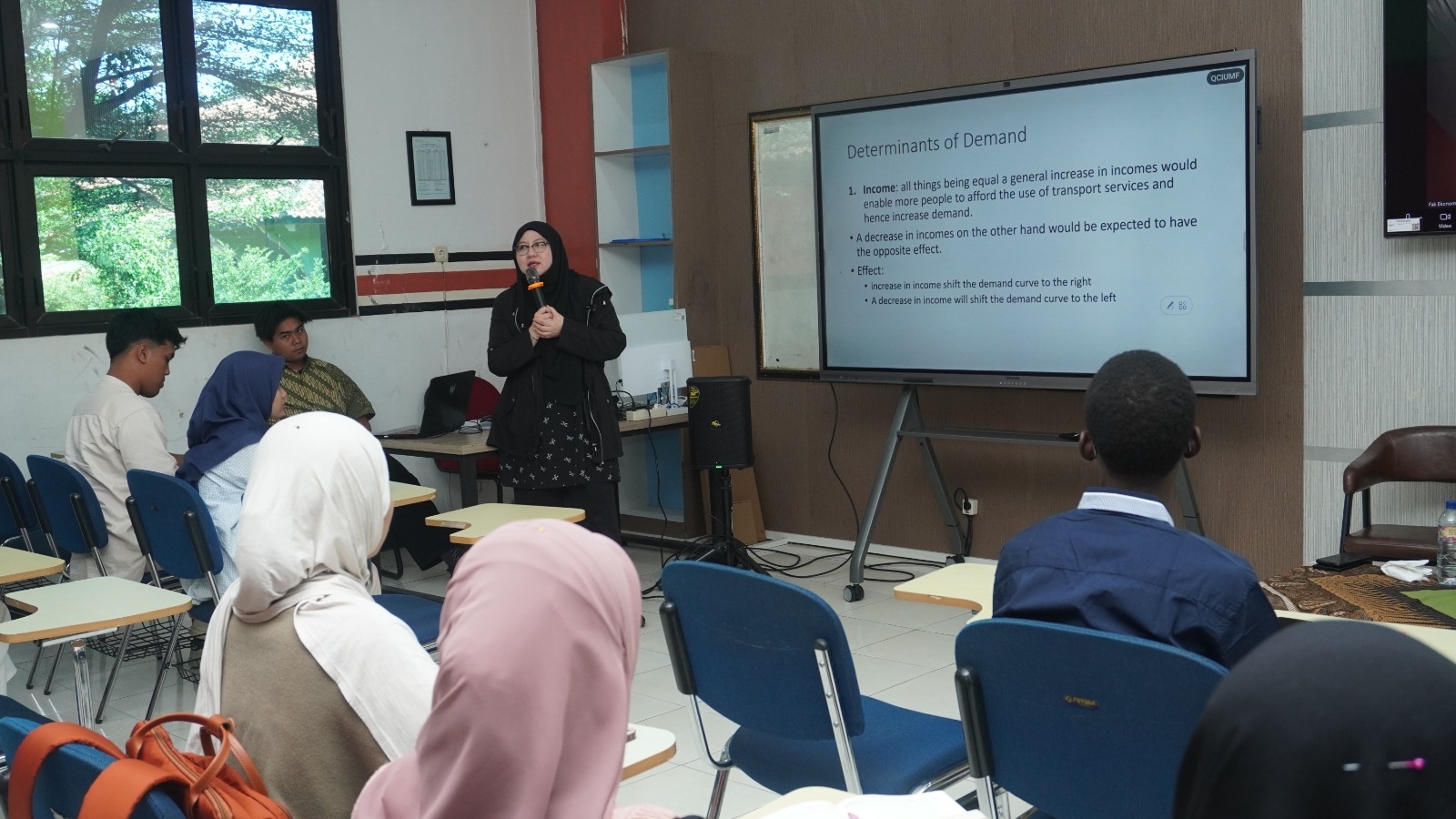 Kupas Transport Economics, Dr. Nur Zaimah Beri Kuliah Umum di FEBI