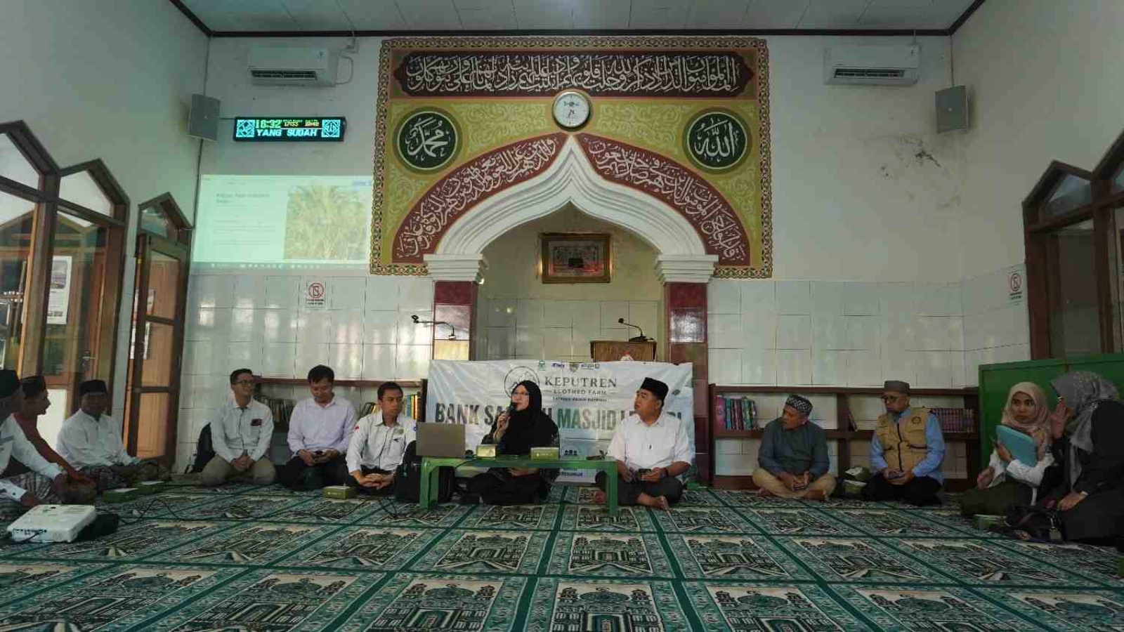 Menggandeng Jemaah Masjid, FEBI UIN Surakarta Sukses Luncurkan Program Bank Sampah