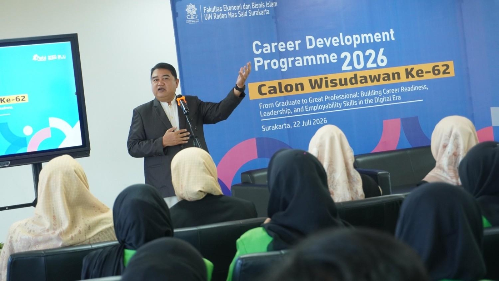 Pesan Dekan kepada 632 Wisudawan FEBI UIN Surakarta