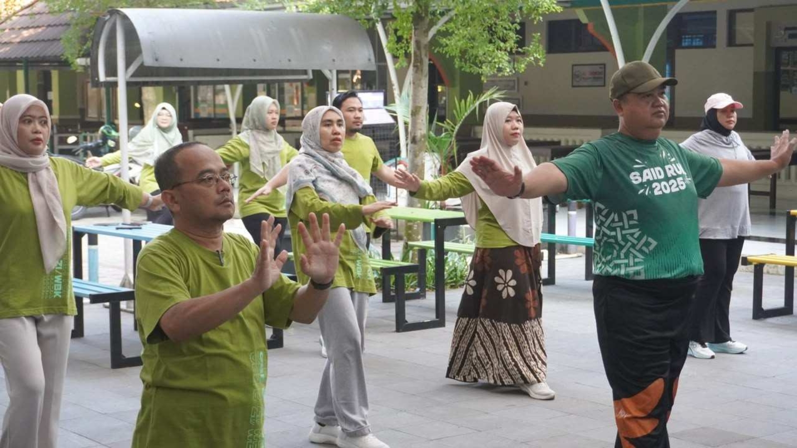Yuk Intip Senam Pagi FEBI UIN Surakarta Bugar & Kompak Bersama!